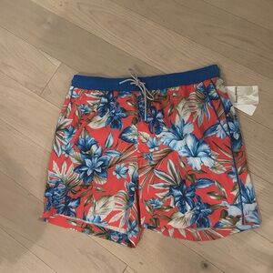 NWOT Tommy Bahama Red and Blue Floral Men's Athletic Shorts